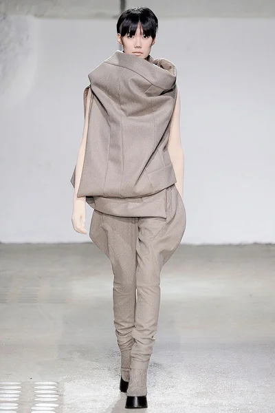 Look 30
